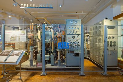 Blick auf ein nachgebautes Rundfunkstudio in der Ausstellung Nachrichtentechnik