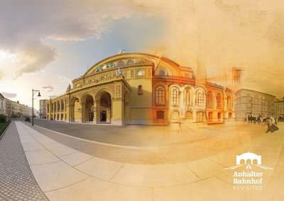 Historische und digitale Darstellung des Berliner Anhalter Bahnhofs: Die Grafik zeigt eine virtuelle Rekonstruktion des prächtigen Bahnhofsgebäudes, das sich von einer historischen Zeichnung auf der rechten Seite in eine farbige 3D-Visualisierung auf der linken Seite verwandelt. Im Vordergrund verläuft eine breite Straße, unten rechts steht das Logo „Anhalter Bahnhof Revisited“.