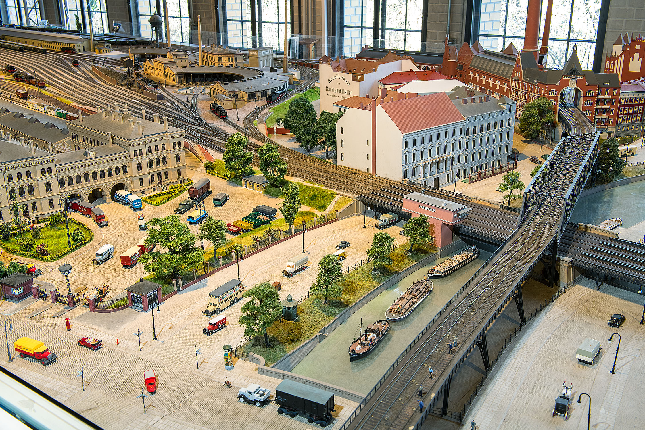 Teilansicht des Eisenbahnmodells des Anhalter Bahnhofs im Maßstab 1:87